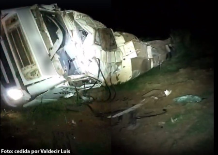 Motorista de carreta fica ferido em acidente na vicinal Iacri-RinÃ³polis