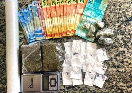 PolÃ­cia Militar de Bastos faz abordagem e apreende cocaÃ­na e tabletes de maconha