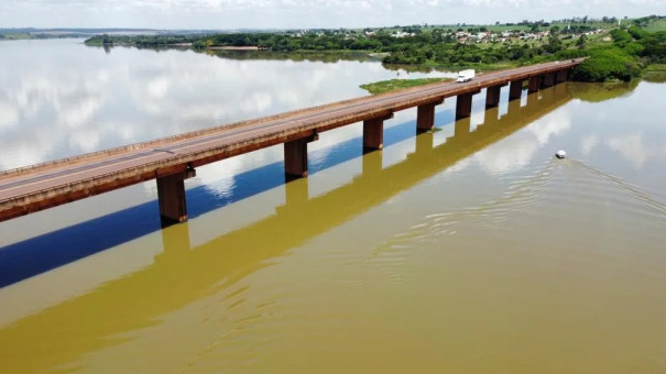 Ponte que faz ligação interestadual entre Pirapozinho (SP) e Santo Inácio (PR) será interditada na próxima segunda-feira; veja as rotas alternati