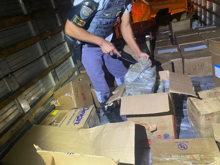 Casal Ã© preso por trÃ¡fico de droga com mais de 139 kg de maconha escondidos em carreta, em Nantes