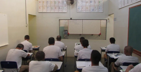 NÃºmero de presos que procuram alfabetizaÃ§Ã£o cresce mais de 55% na regiÃ£o de Presidente Prudente no intervalo de um ano