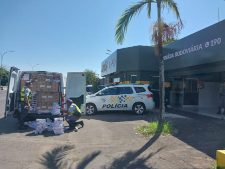 PolÃ­cia Militar prende contrabandista de cigarros na SP-294, regiÃ£o de Oriente