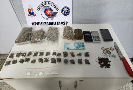 Jovem Ã© flagrado comercializando drogas e acaba preso com mais de 30 porÃ§Ãµes de maconha e cocaÃ­na, em Presidente Prudente