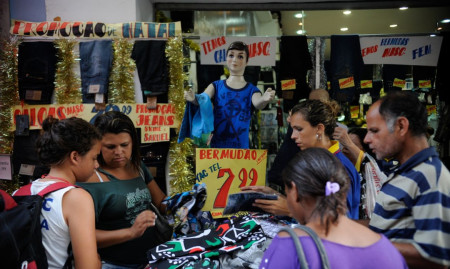 Vendas no comÃ©rcio varejista crescem 0,7% em julho, diz IBGE