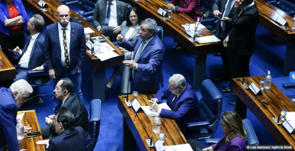 Senado aprova PEC sobre criminalização da posse de drogas