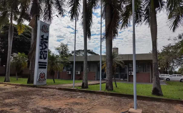 Adolescente de 15 anos afirma ter pulado de carro em movimento após ser agredida a socos por homem, em Teodoro Sampaio