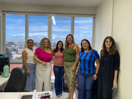 Secretaria de Desenvolvimento EconÃ´mico realiza reuniÃ£o com equipe para 1Âª Feira da Mulher Empreendedora de LucÃ©lia