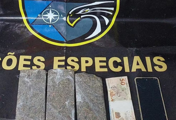 Homem tenta fugir ao ver viatura policial, mas acaba preso em flagrante com tabletes de maconha no Parque São Matheus