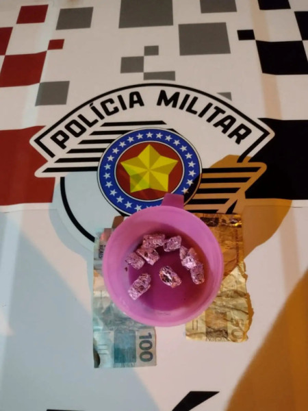 PolÃ­cia Militar flagra usuÃ¡rio de drogas e prende traficante em Irapuru