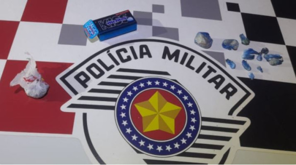 Homem e mulher são presos pela Polícia Militar por tráfico de drogas em Adamantina
