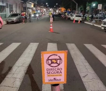 Com 24 recusas ao bafÃ´metro, blitz aborda mais de 400 motoristas em Osvaldo Cruz
