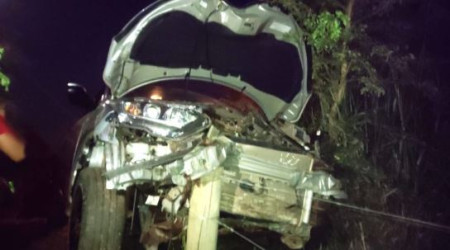 VeÃ­culo passa direto em curva perigosa no distrito EsperanÃ§a do Oeste (Caiabu)