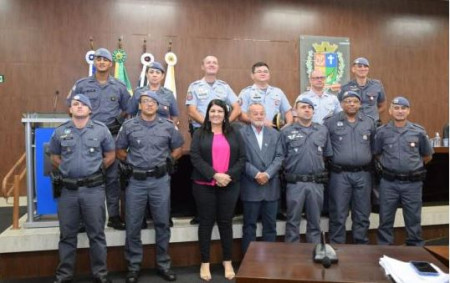 CÃ¢mara de Osvaldo Cruz faz homenagem a profissionais de SeguranÃ§a PÃºblica com Medalha Tiradentes