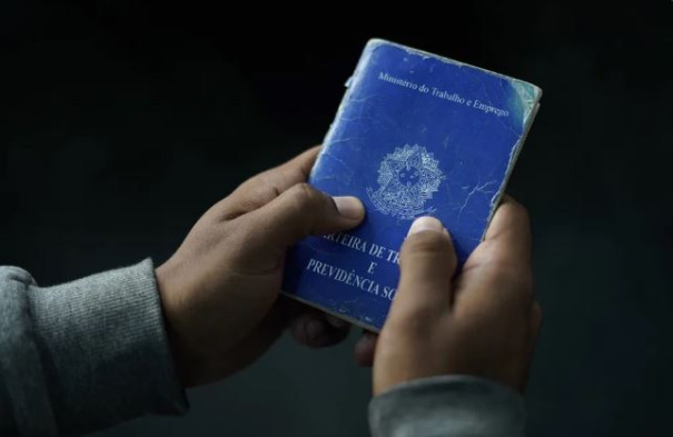 Desemprego sobe a 7,9% no trimestre terminado em março, diz IBGE