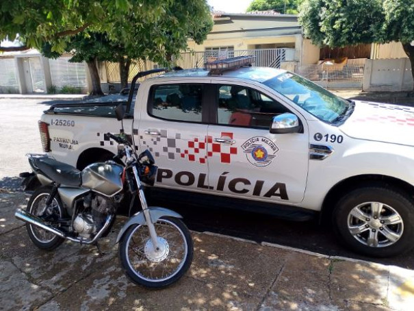 PM em Adamantina e Osvaldo Cruz age rápido, recupera motocicleta furtada e prende autor
