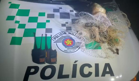 PolÃ­cia Ambiental flagra homens pescando em local proibido no Rio do Peixe, em ParapuÃ£