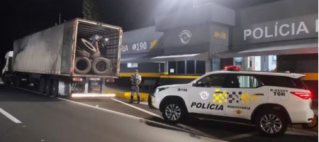 PolÃ­cia RodoviÃ¡ria apreende 270 pneus contrabandeados na Rodovia Raposo Tavares, em Presidente Prudente
