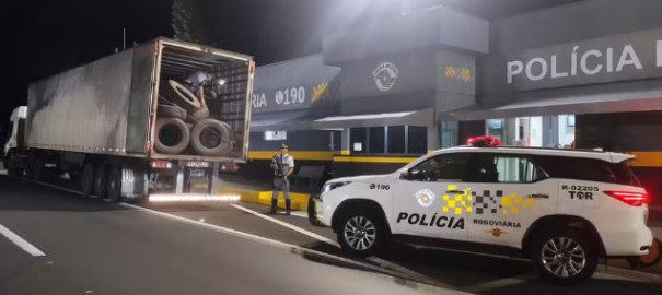 Polícia Rodoviária apreende 270 pneus contrabandeados na Rodovia Raposo Tavares, em Presidente Prudente