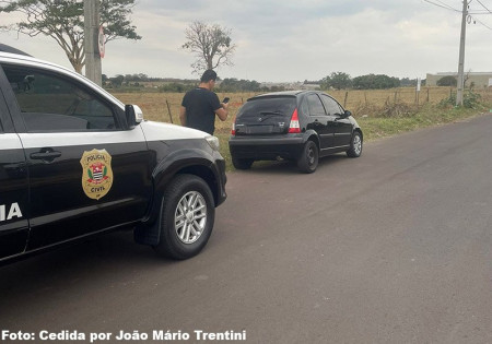 Carro furtado em frente Ã  PraÃ§a da Bandeira Ã© localizado em bairro de TupÃ£