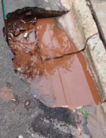 VocÃª RepÃ³rter: Moradora do Jardim ParaÃ­so reclama de vazamento de Ã¡gua em sua rua