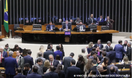 CÃ¢mara rejeita mudanÃ§as do Senado e aprova reforma tributÃ¡ria