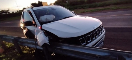 Acidente na manhÃ£ desta terÃ§a-feira(24)  deixou duas pessoas feridas na SP-425 