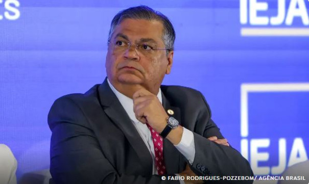 Dino suspende o pagamento de R$ 4,2 bilhões em emendas de comissão