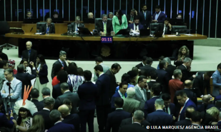 CÃ¢mara revoga novo seguro DPVAT e limita bloqueio de emendas
