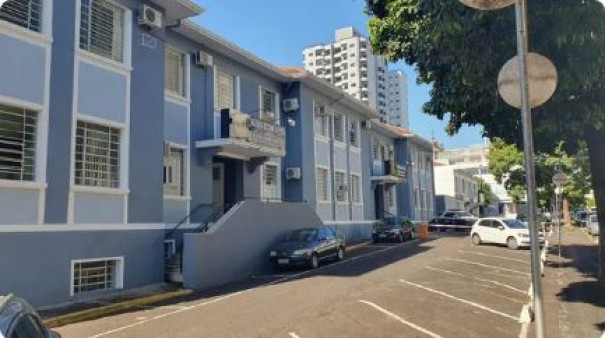 Projétil de arma de fogo 'cai do teto' e atinge idosa que estava dormindo em Presidente Prudente