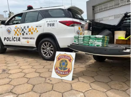 ApÃ³s esconder droga em fundo falso de picape, homem Ã© preso com 26,4kg de cocaÃ­na em Pirapozinho