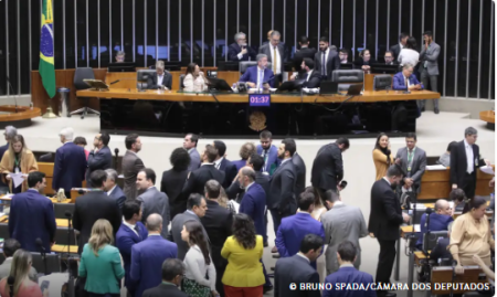 CÃ¢mara aprova teto para salÃ¡rio mÃ­nimo, mas afrouxa mudanÃ§as no BPC