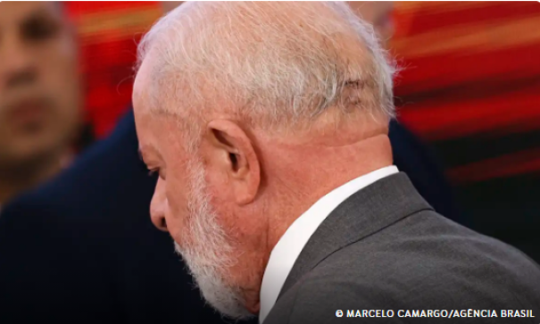 Lula tem dreno retirado e segue lúcido e bem, diz boletim médico