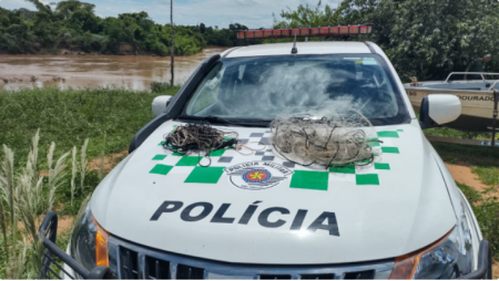Petrechos de pesca proibidos sÃ£o recolhidos e apreendidos no rio AguapeÃ­ em LucÃ©lia