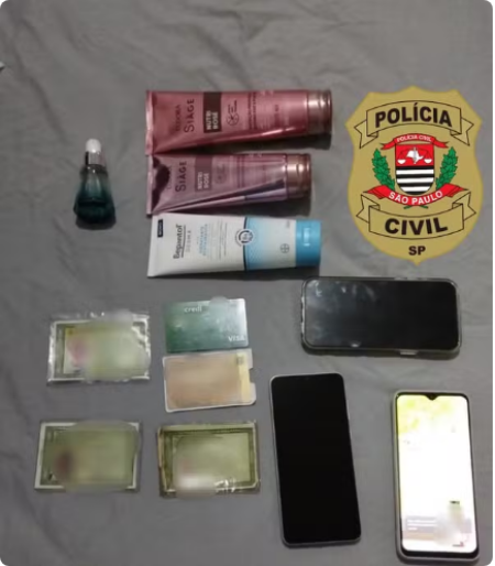 Mulher furta itens de bolsa de idosa, faz compras com cartÃ£o de crÃ©dito da vÃ­tima e acaba presa