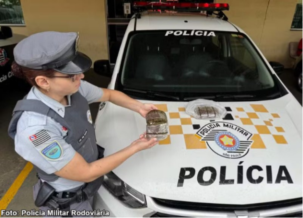 Mulher é interceptada com drogas dentro das roupas antes de visitar preso