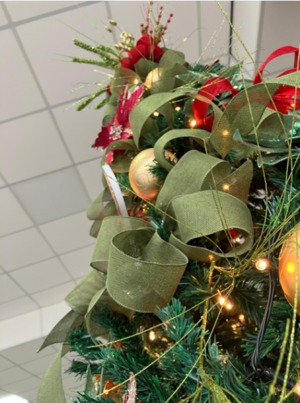 Enfeites de Natal em instalações elétricas exigem cuidados para evitar curtos e incêndios