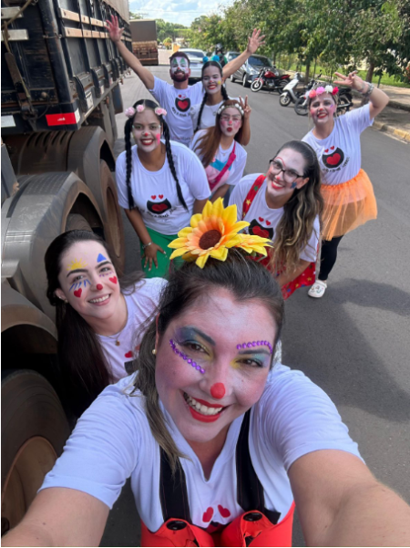 Grupo âSorria, Amor & Vidaâ leva sorrisos, abraÃ§os e muito carinho para os que mais precisam