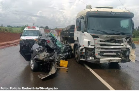 Motorista de carro morre em colisÃ£o envolvendo carreta na rodovia SP-333 em Assis