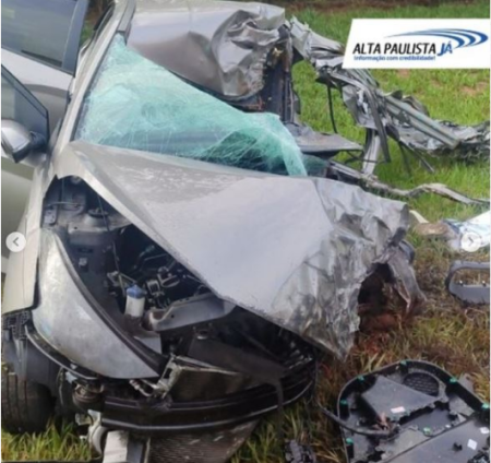 Acidente entre carro e carreta deixa mata bombeiro na SP-563, em Dracena