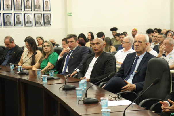 Mudança de lado de João da Água define novo equilíbrio de forças na Câmara de Osvaldo Cruz