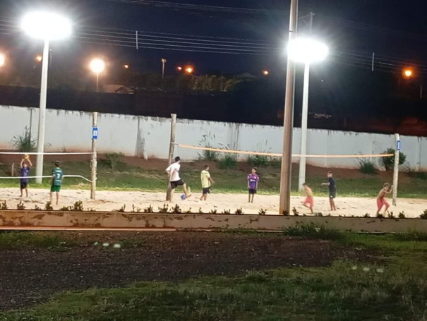 Prefeitura de Rinópolis inaugura três quadras de areia com iluminação no Recinto Poliesportivo