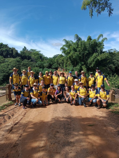 Lions Clube de Osvaldo Cruz faz trabalho de recolhimento de lixo as margens do Rio do Peixe