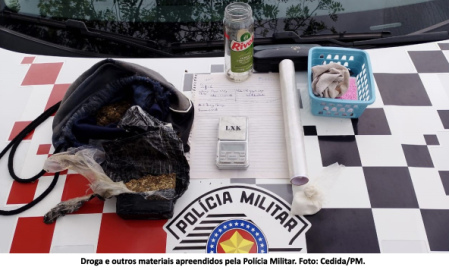 Em ocorrÃªncia inicial de violÃªncia domÃ©stica, PM prende rapaz de 20 anos por trÃ¡fico de drogas em Adamantina