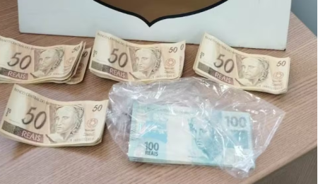 Homens sÃ£o presos apÃ³s receberem cÃ©dulas falsas pelos Correios