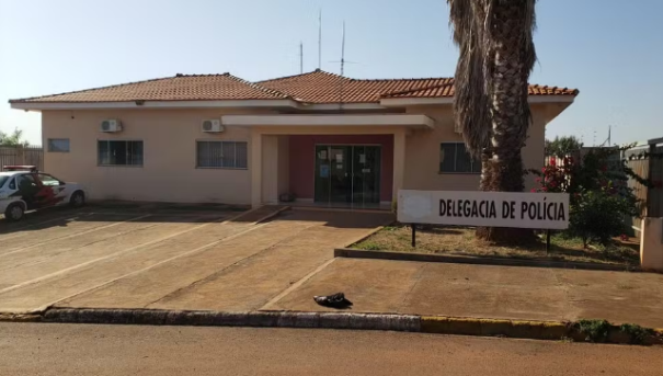 Pai é preso suspeito de estuprar a própria filha adolescente enquanto mãe estava em culto religioso; primeiro abuso ocorreu quando a vítima ainda 