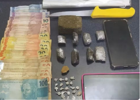 Casal Ã© preso por trÃ¡fico de drogas com porÃ§Ãµes de crack e maconha, em Presidente EpitÃ¡cio