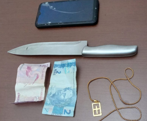 Mulher desfere facada e rouba caminhoneiro em pátio de empresa em Herculândia