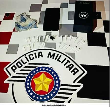 Mulher Ã© presa pela PM por trÃ¡fico de drogas em Pacaembu