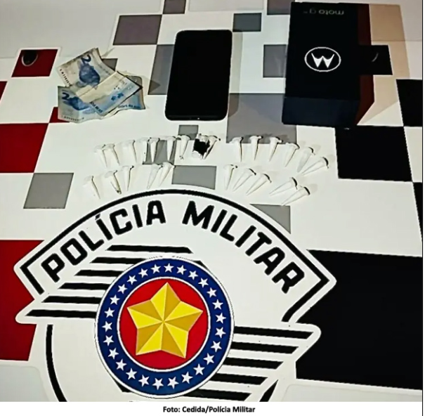 Mulher é presa pela PM por tráfico de drogas em Pacaembu