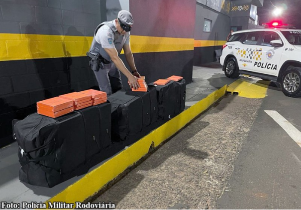 Polícia Rodoviária apreende carga com mais de 7.500 relógios na SP-270